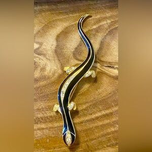 Vintage Enameled Black Gold Tone Lizard Crystal Eyes & Accents Brooch